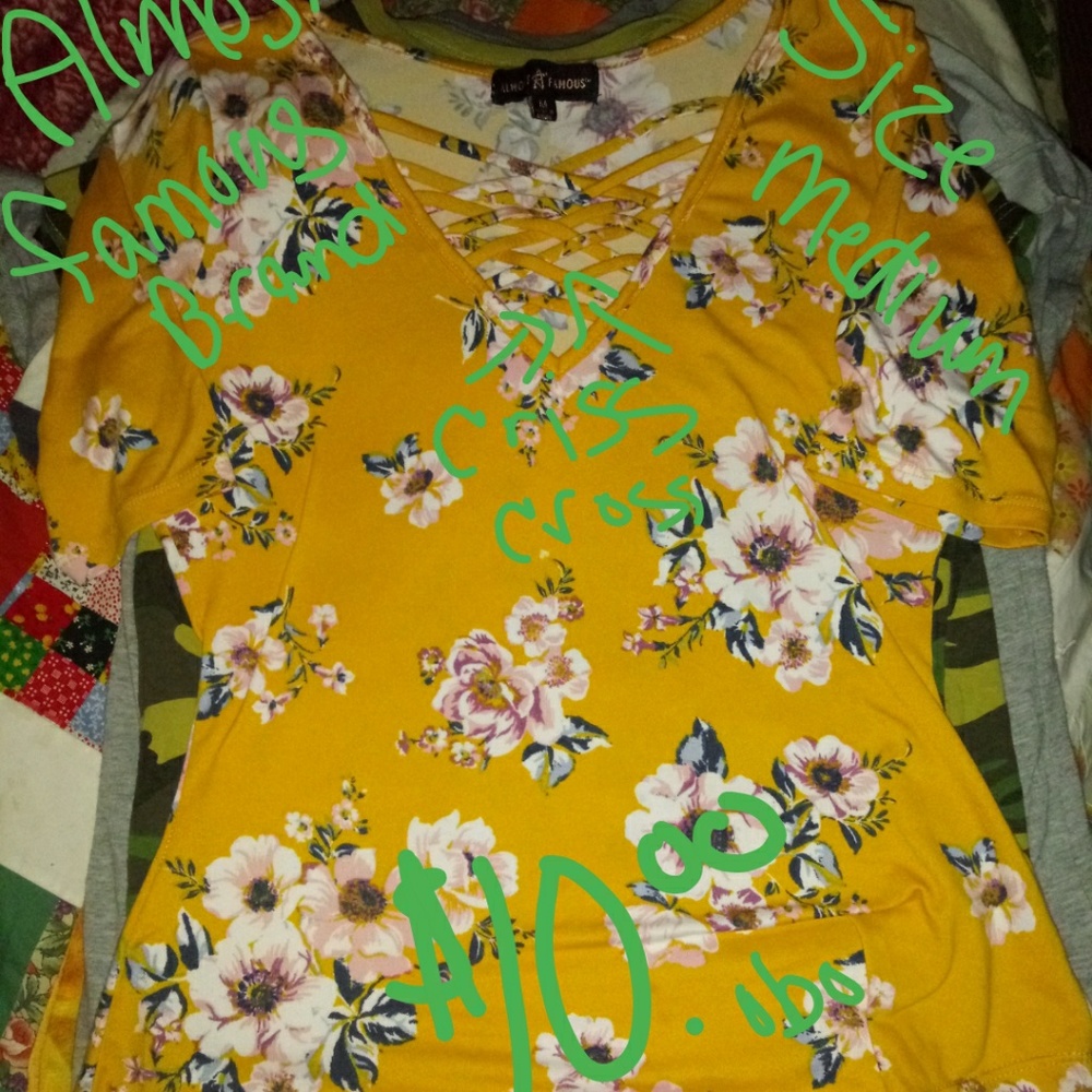 Womens shirt size MEDIUM